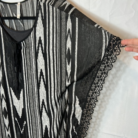 Monoreno Two Piece Tunic Set Size Medium Black & Gray Black crochet type boarder - Picture 3 of 7